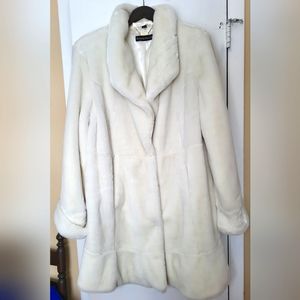 Pamela McCoy White Winter Faux Fur Coat 1x Rhinestones Warm